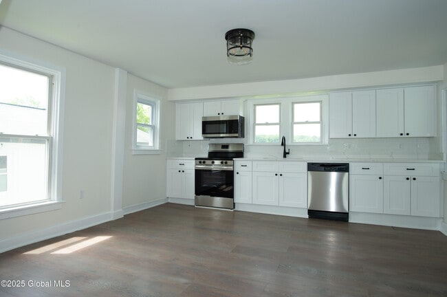 Building Photo - 798 NY-29