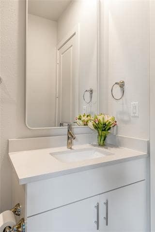 Building Photo - 381 E Greenbriar Ln