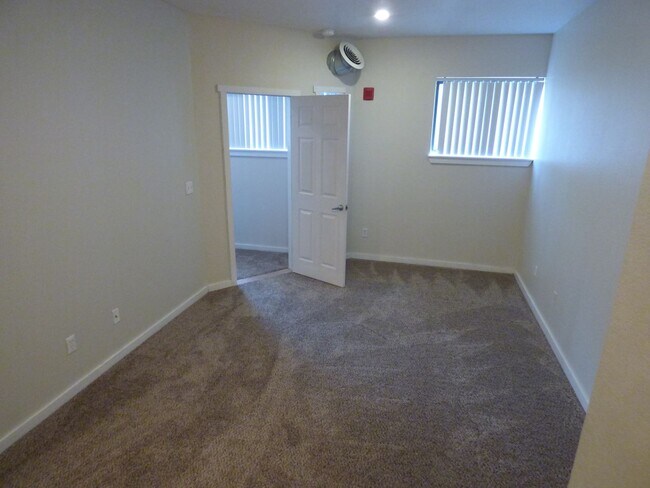 Building Photo - $0 DEPOSIT OPTION. 2 BED 2.5 BATH CONDO AT...