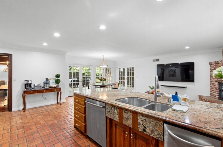 Building Photo - 16842 Harkness Cir