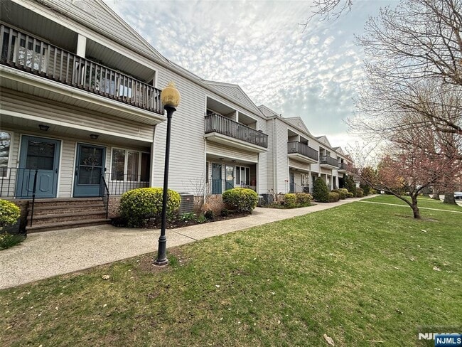 Building Photo - 42 Willow Wood Ct