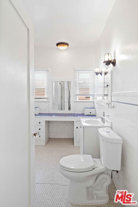 Building Photo - 643 S Detroit St