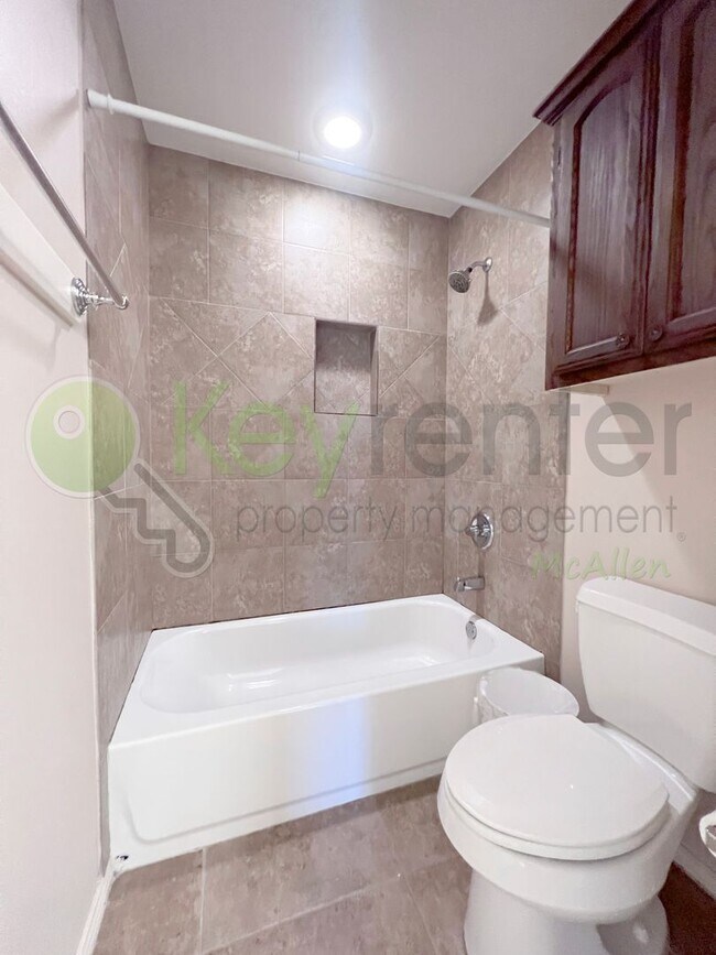 Building Photo - Beautiful 3b /2 bath home in Edinburg