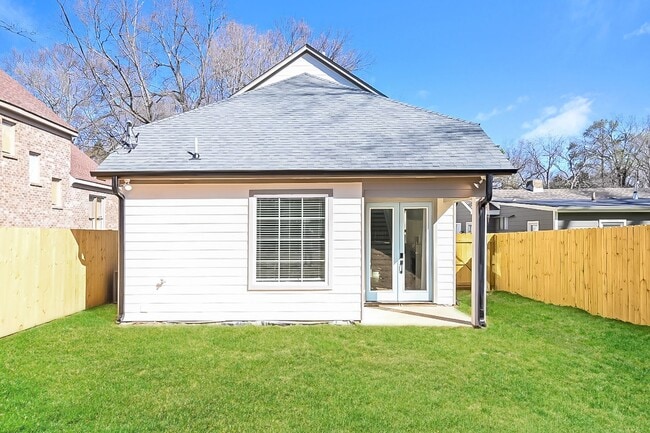 Building Photo - Beautiful Home For Rent near the Universit...