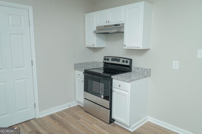 Building Photo - 3323 Victory Ct E