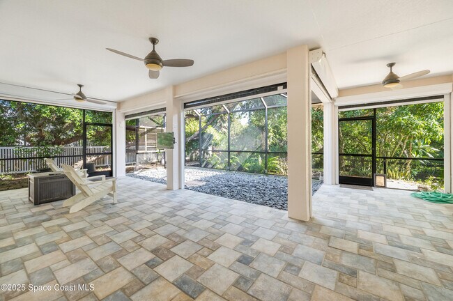 Building Photo - 129 Signature Dr