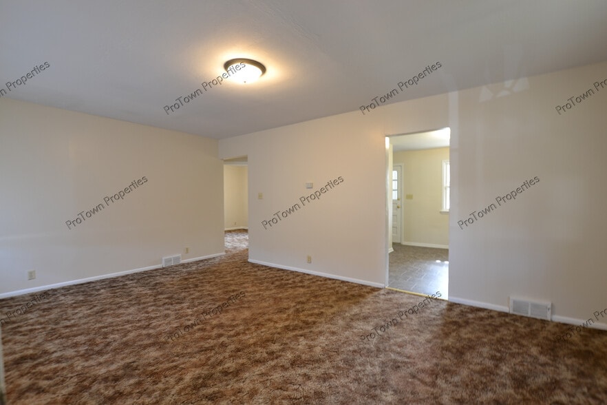 Building Photo - 1408 Woodruff Rd