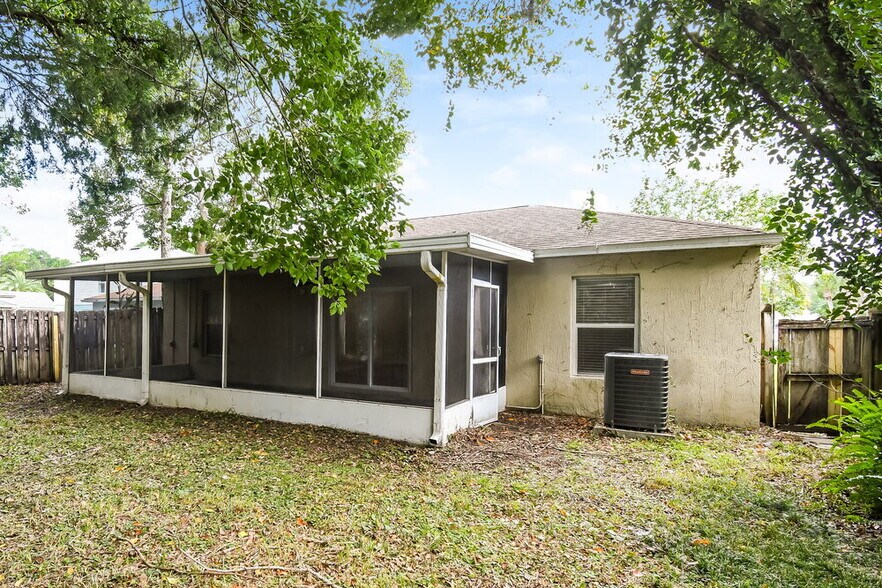 Building Photo - 2668 Lantana Lakes Dr W
