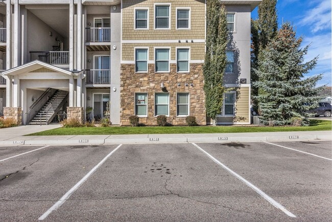 Building Photo - 1051 500 E