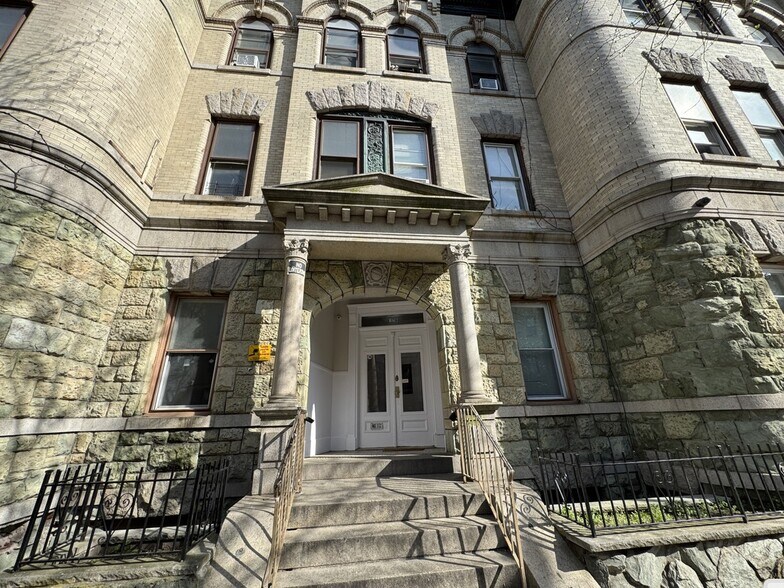 Building Photo - 176 Ocean Ave