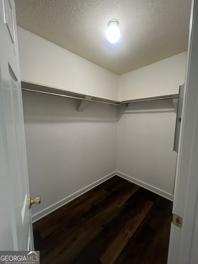 Building Photo - 265 Pine Valley Dr