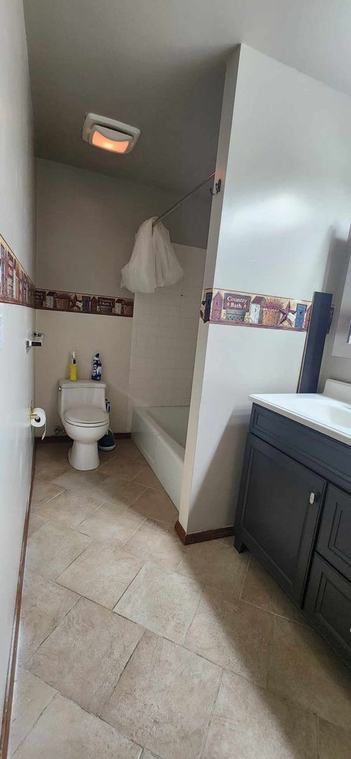 Building Photo - Spacious Home for Rent!