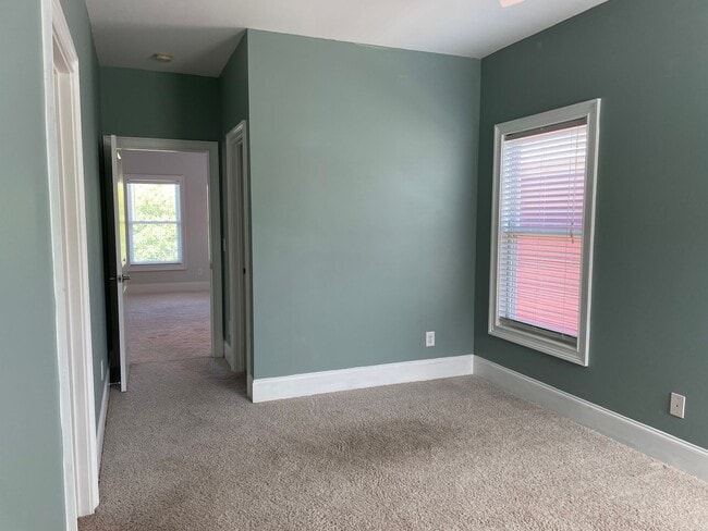 Building Photo - Fabulous Three Bedroom Home in Antiquity