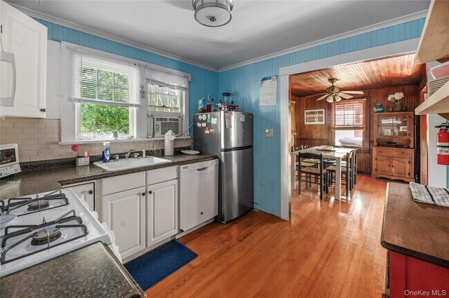Building Photo - 40 Bungalow Ln