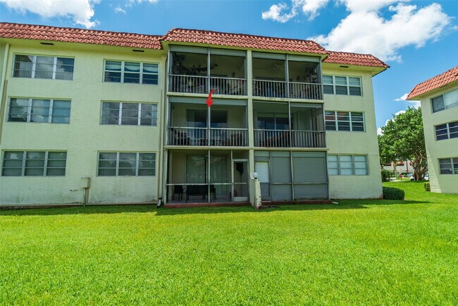 Building Photo - 820 S Hollybrook Dr