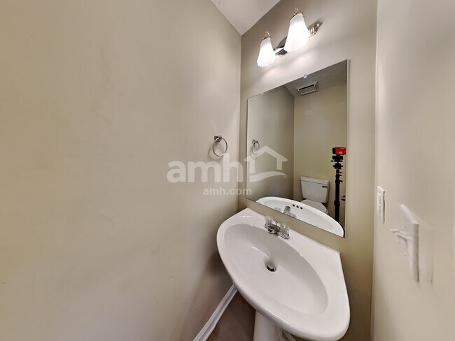 Building Photo - 114 Louise Dr