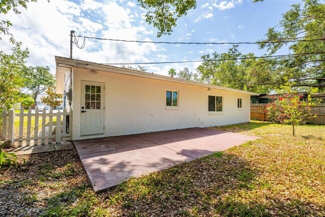 Building Photo - 1500 San Mateo Dr