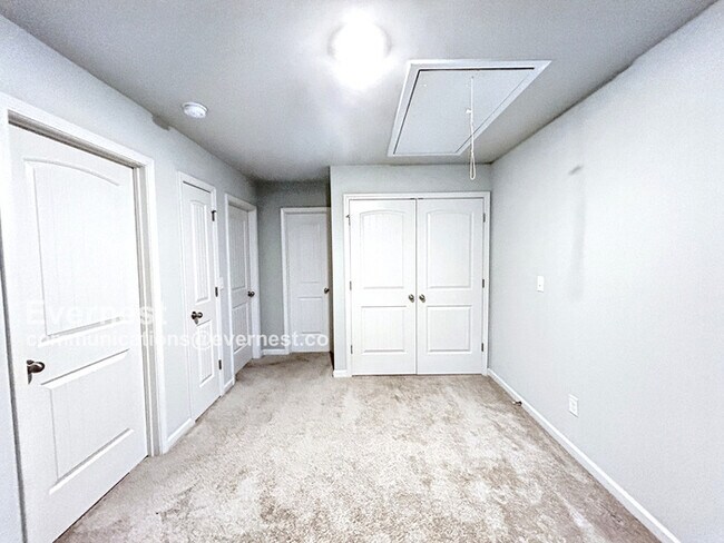 Building Photo - 3 Bed/2.5 Bath Home with Garage / Pet-Friendly / Coming Soon!