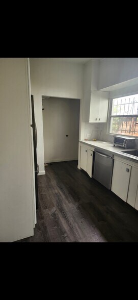 Building Photo - 33 Wavecrest Ave