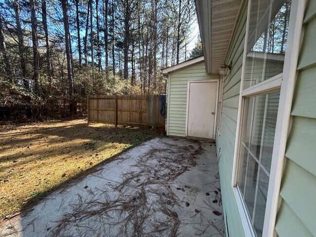 Building Photo - 681 Senoia Rd