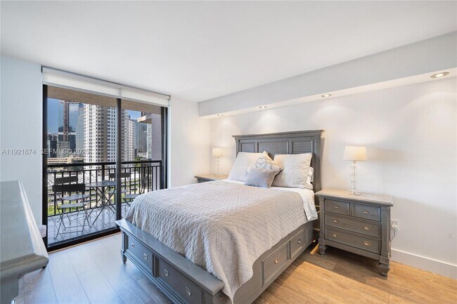 Building Photo - 540 Brickell Key Dr