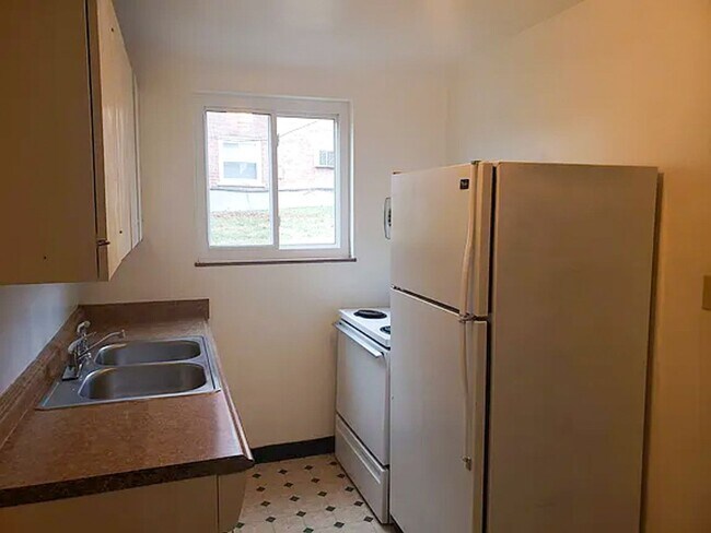 Building Photo - 7598 Boleyn Dr