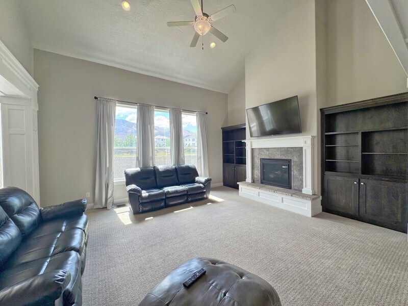 Building Photo - 3687 S Spinnaker Bay Dr