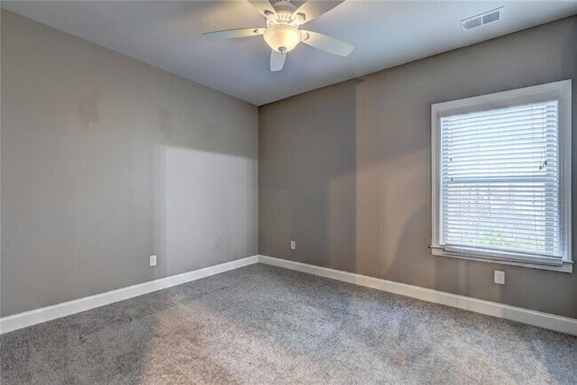 Building Photo - 4527 Bridgeway Rd