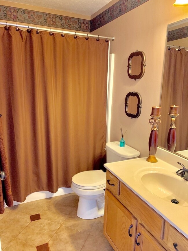 Building Photo - Welcome Home Rent Ready!