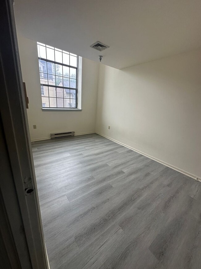 Building Photo - 149 Wilson St