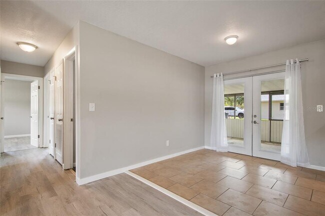 Building Photo - 111 Amigos Rd