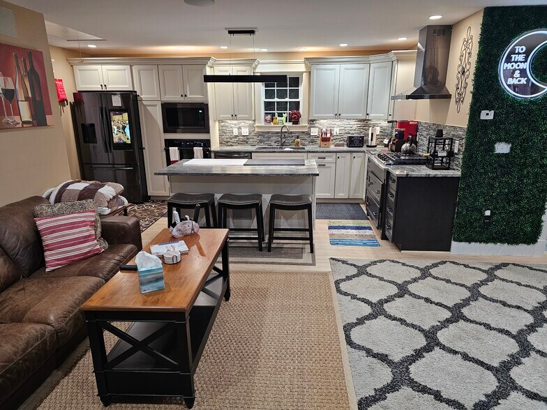 Building Photo - 435 High St