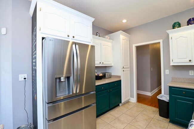 Building Photo - 1855 Beachforest Way