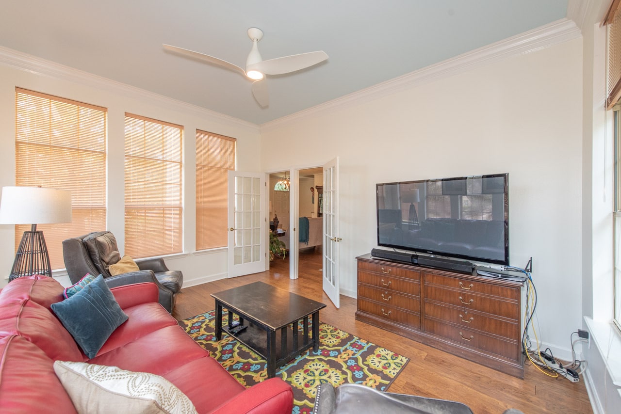 Building Photo - 15 Lorian Dr