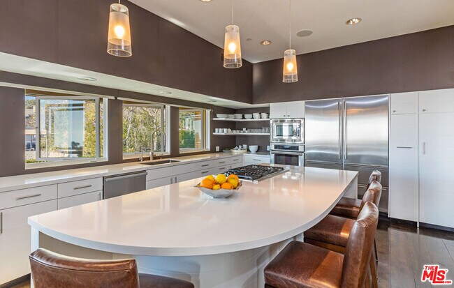 Building Photo - 3900 Villa Costera