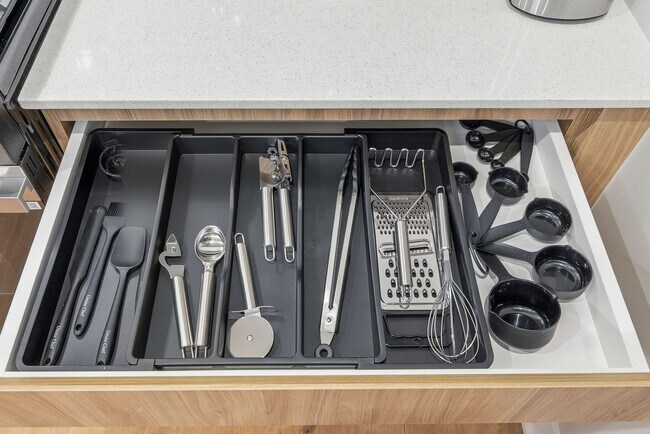 Building Photo - 6044 N Winthrop Ave