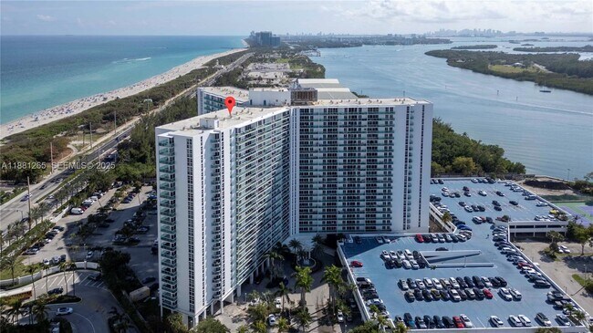 Building Photo - 100 Bayview Dr