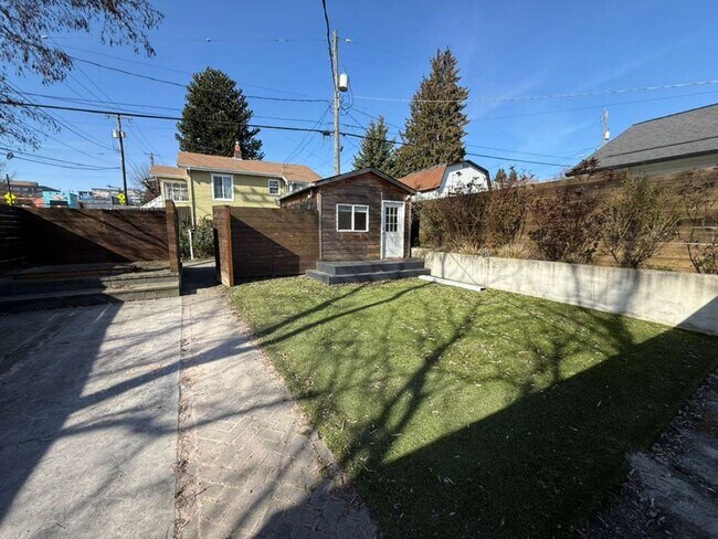 Building Photo - Two Bed 1 Bath House with Fenced Backyard!
