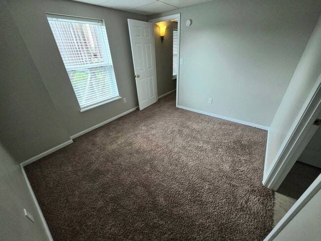 Building Photo - Large 4 Bed / 3 Bath House in Residential ...