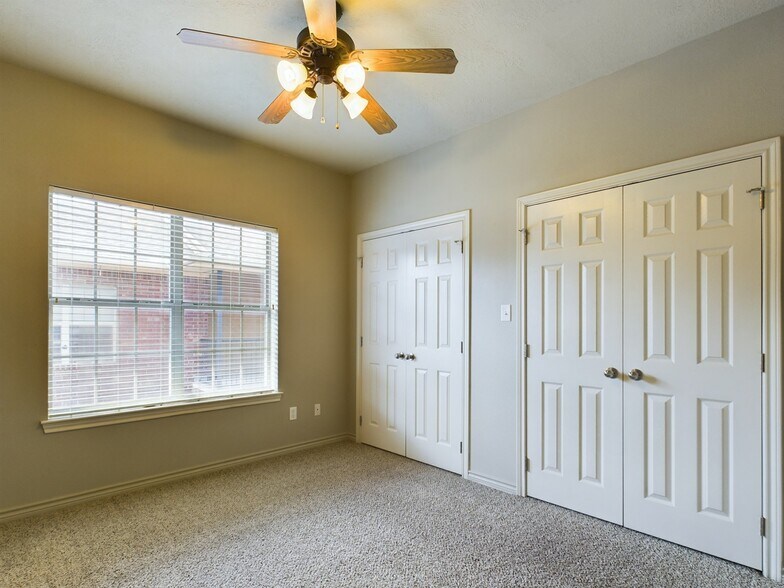 Building Photo - 422 Forest Dr Loop