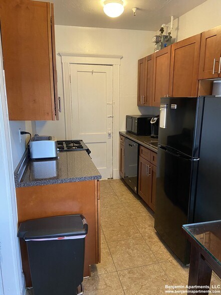 Building Photo - 235 Park Dr