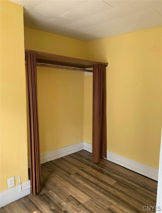 Building Photo - 255 W 5th St