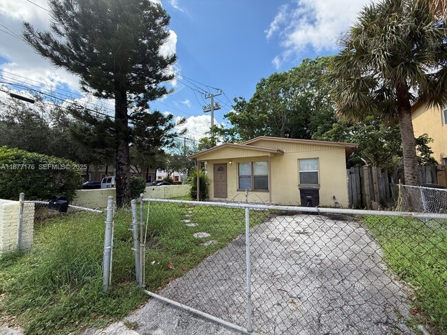 Building Photo - 502 18th St