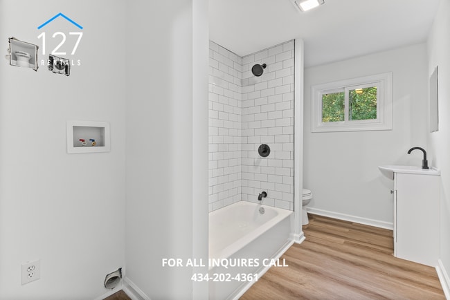 Building Photo - Updated 3BR Apartment with Modern Kitchen ...