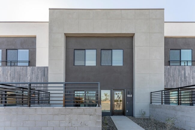 Building Photo - 432 S 32nd St