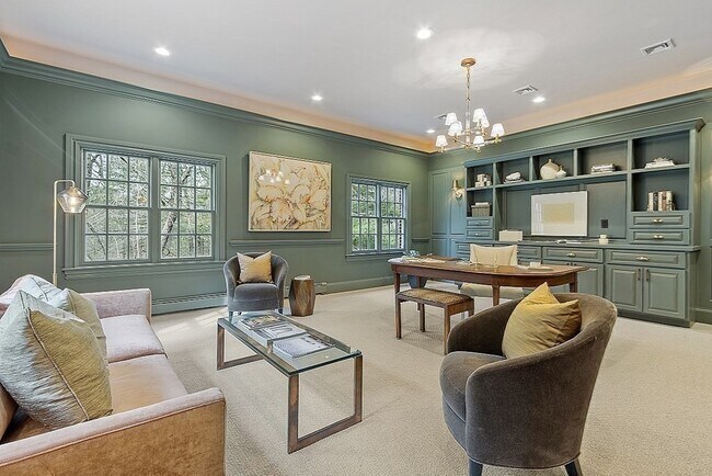 Building Photo - 451 Wellesley St