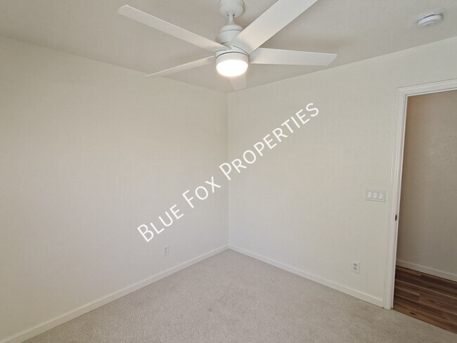 Building Photo - 600 E River Walk Dr