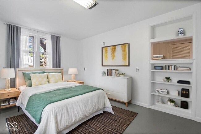 Building Photo - 10293 E County Rd 100 S