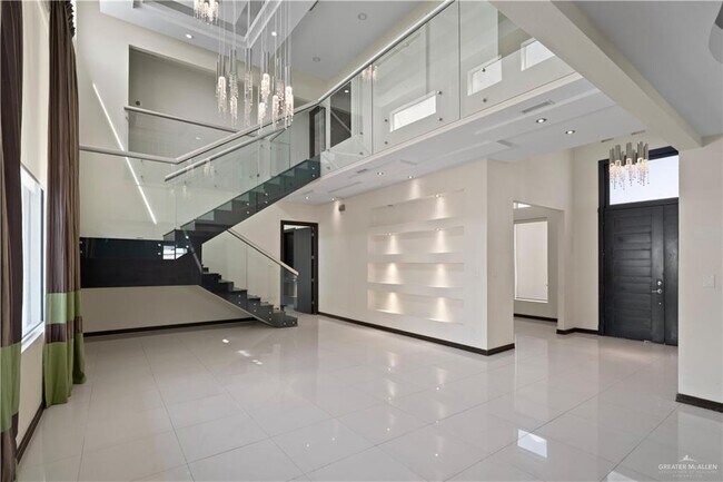 Building Photo - 32 May Dr