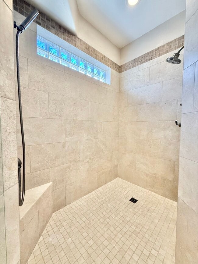 Building Photo - 4910 E Cordia Ln